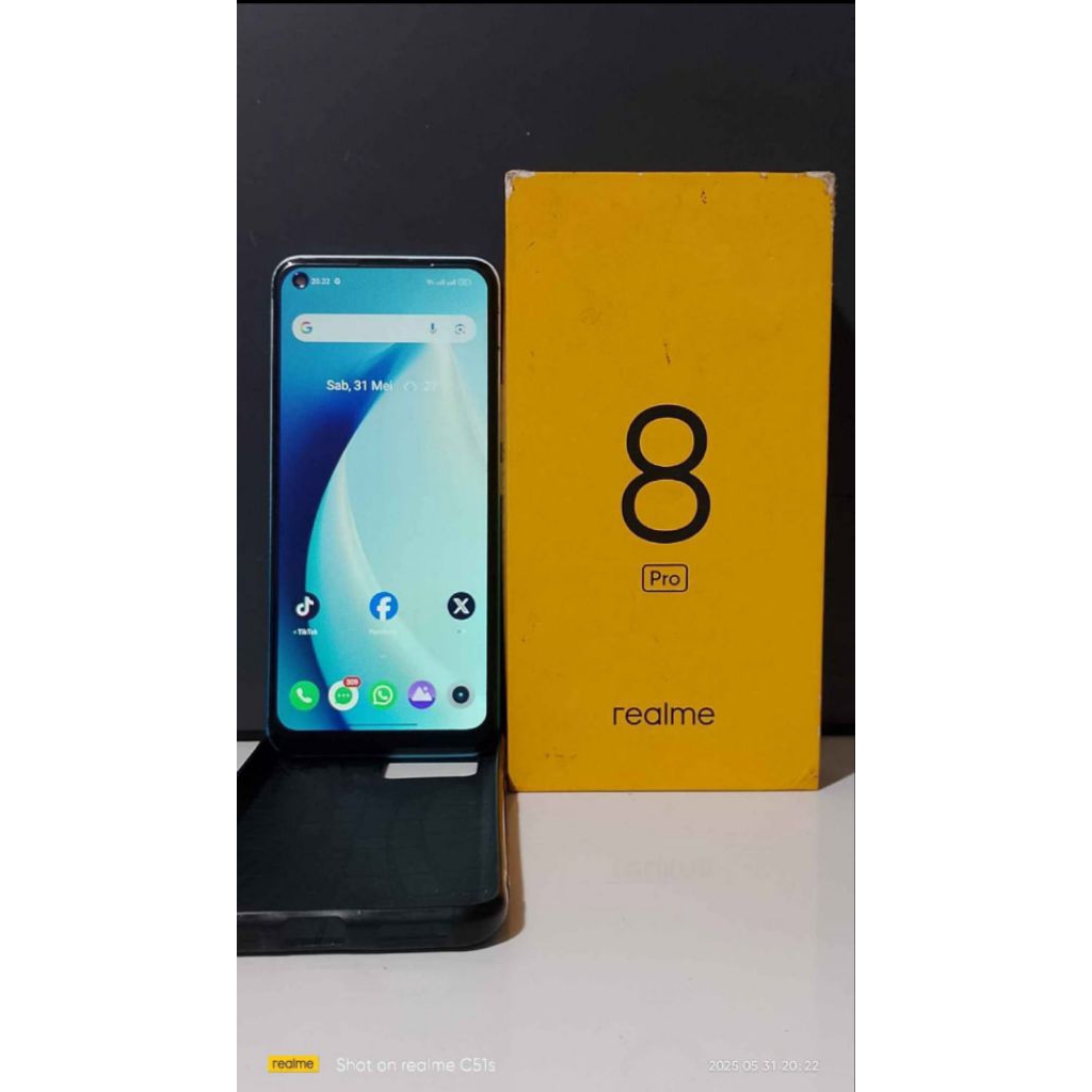 realme 8 pro 8/128 second baca deskripsi