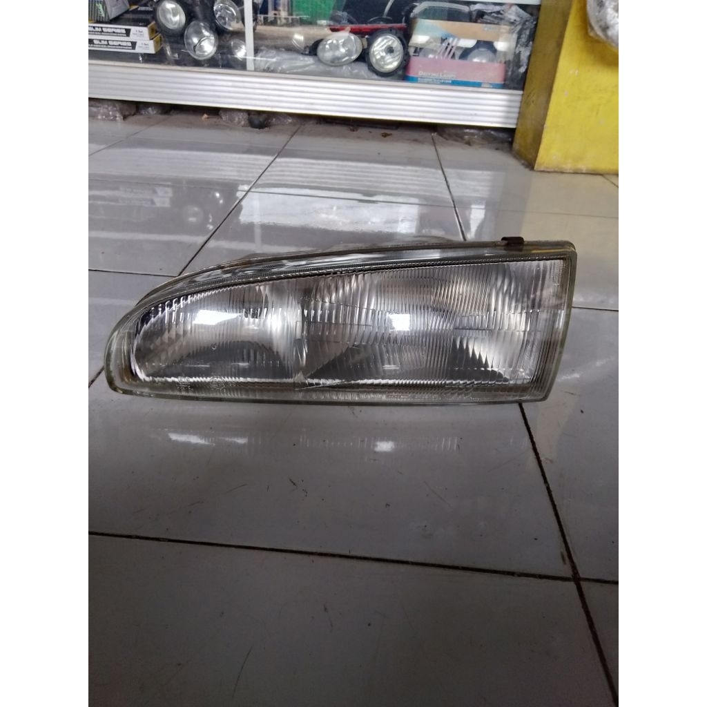 Lampu depan Hyundai Grace 2001/2002(kiri)