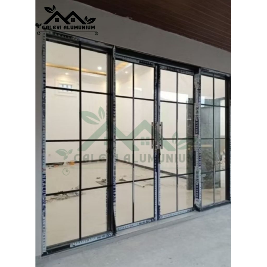pintu kaca sleding aluminium variasi ornamen 2 daun kanan dan kiri tidak aktif 2 daun di tengah sled