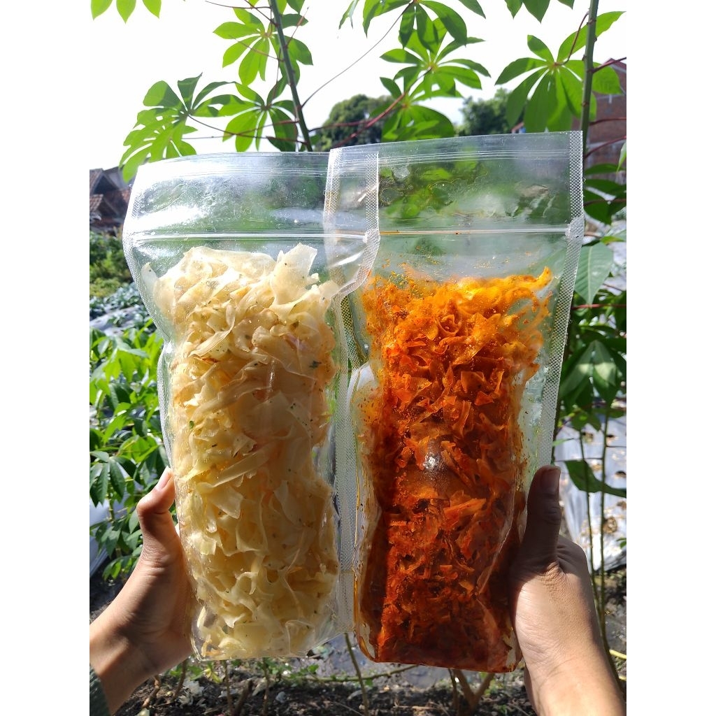 

kripik singkong kriwil pedas daun jeruk dua varian original dan pedas 500gr