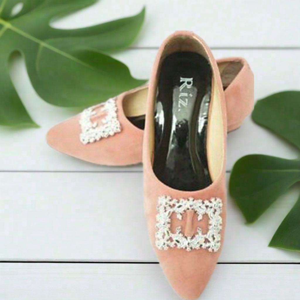 Sepatu wanita-Rizs.store-sepatu wanita kerja-sepatu casula wanita-Sepatu Wanita dengan Hiasan Perhia