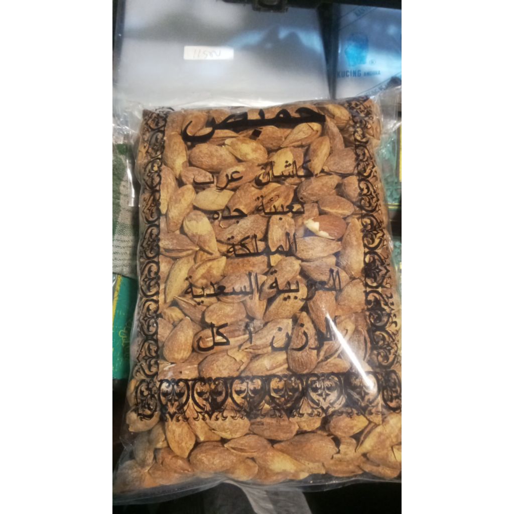 

kacang almond