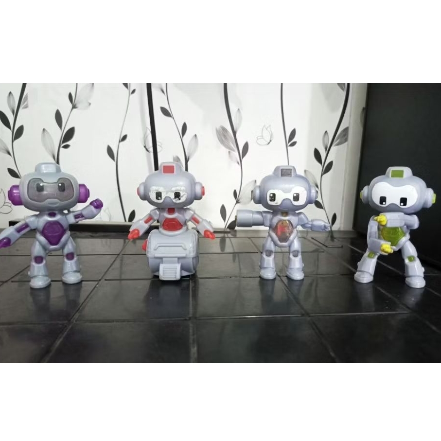 Paket Mainan anak karakter Happy Meal McD robot discovery