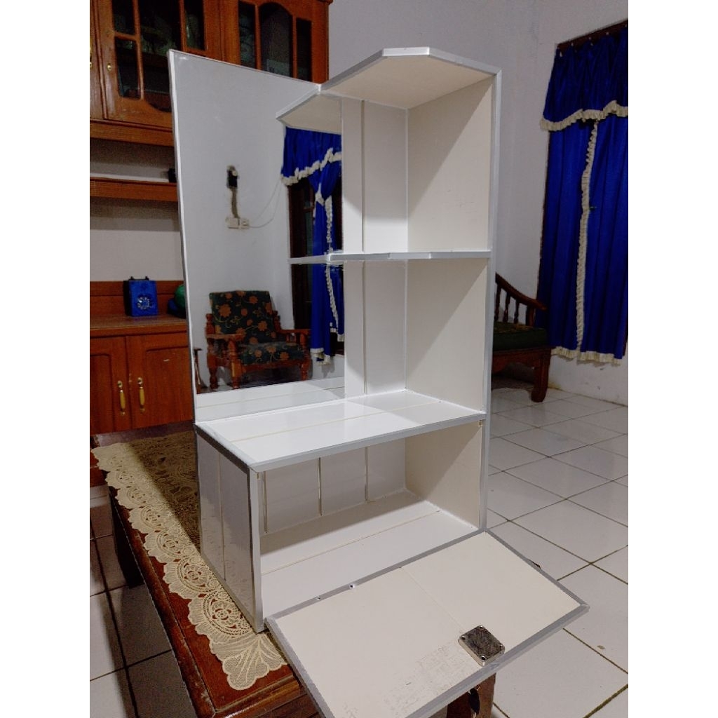 Rak skincare/meja rias gantung/tiolet gantung/makeup minimalis