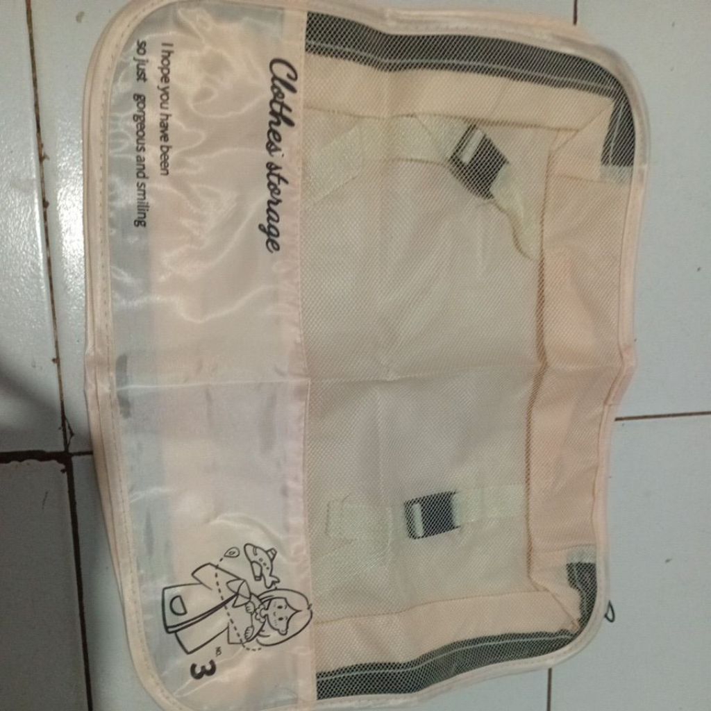 Tempat penyimpanan pakaian