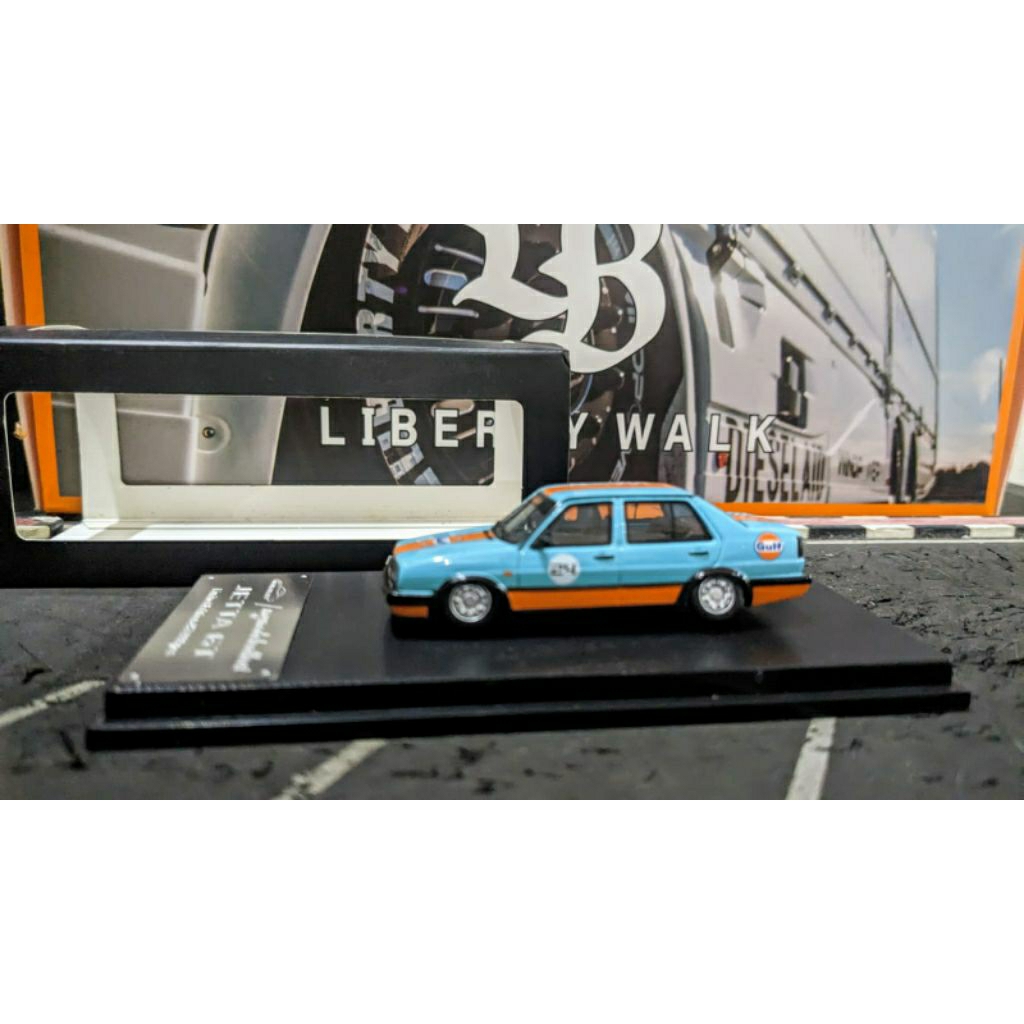 Diecast MyModelCollect VolksWagen VW Jetta GT Gulf Livery Minus As roda