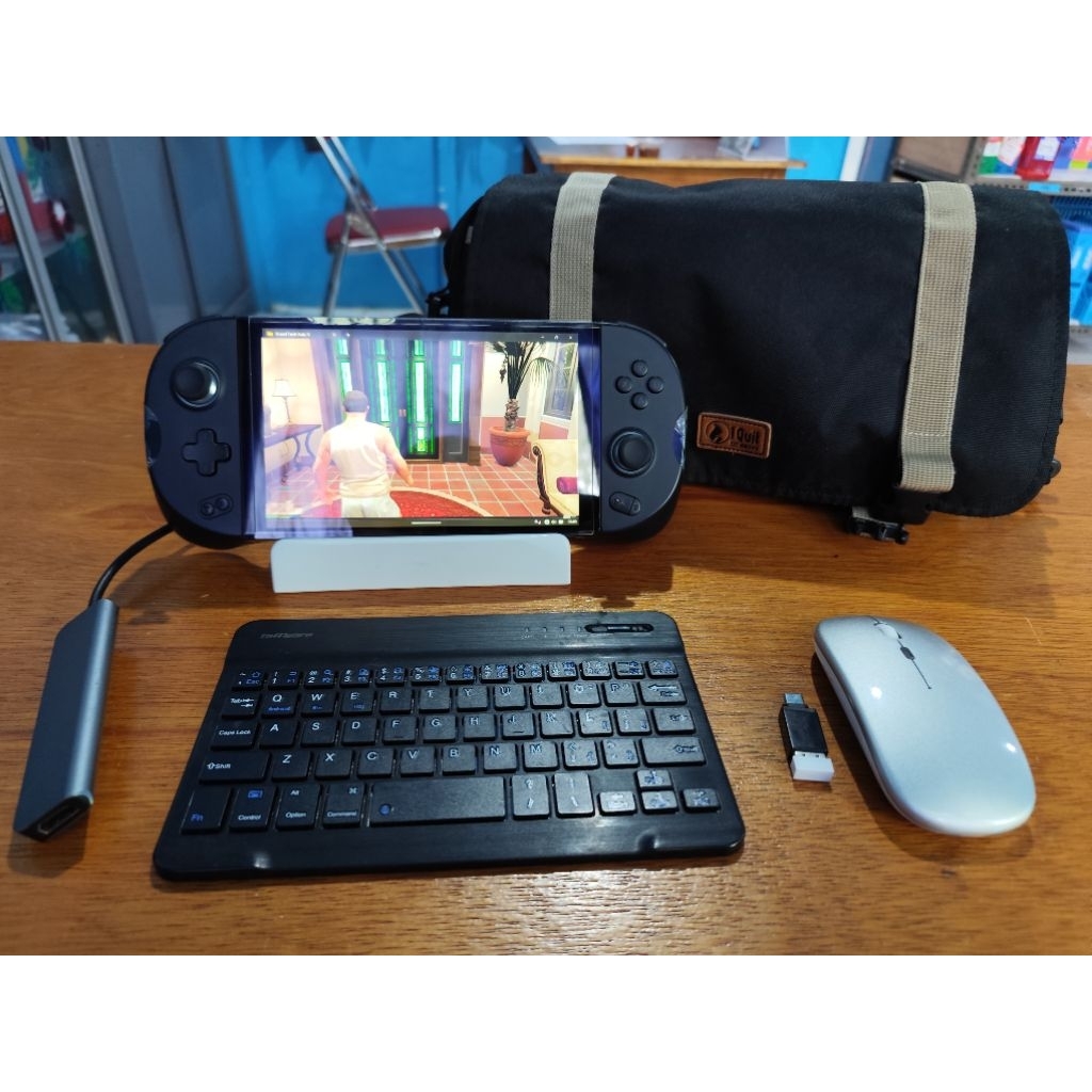 AYANEO GEEK PC HANDHELD AMD RYZEN 7 WINDOWS 11