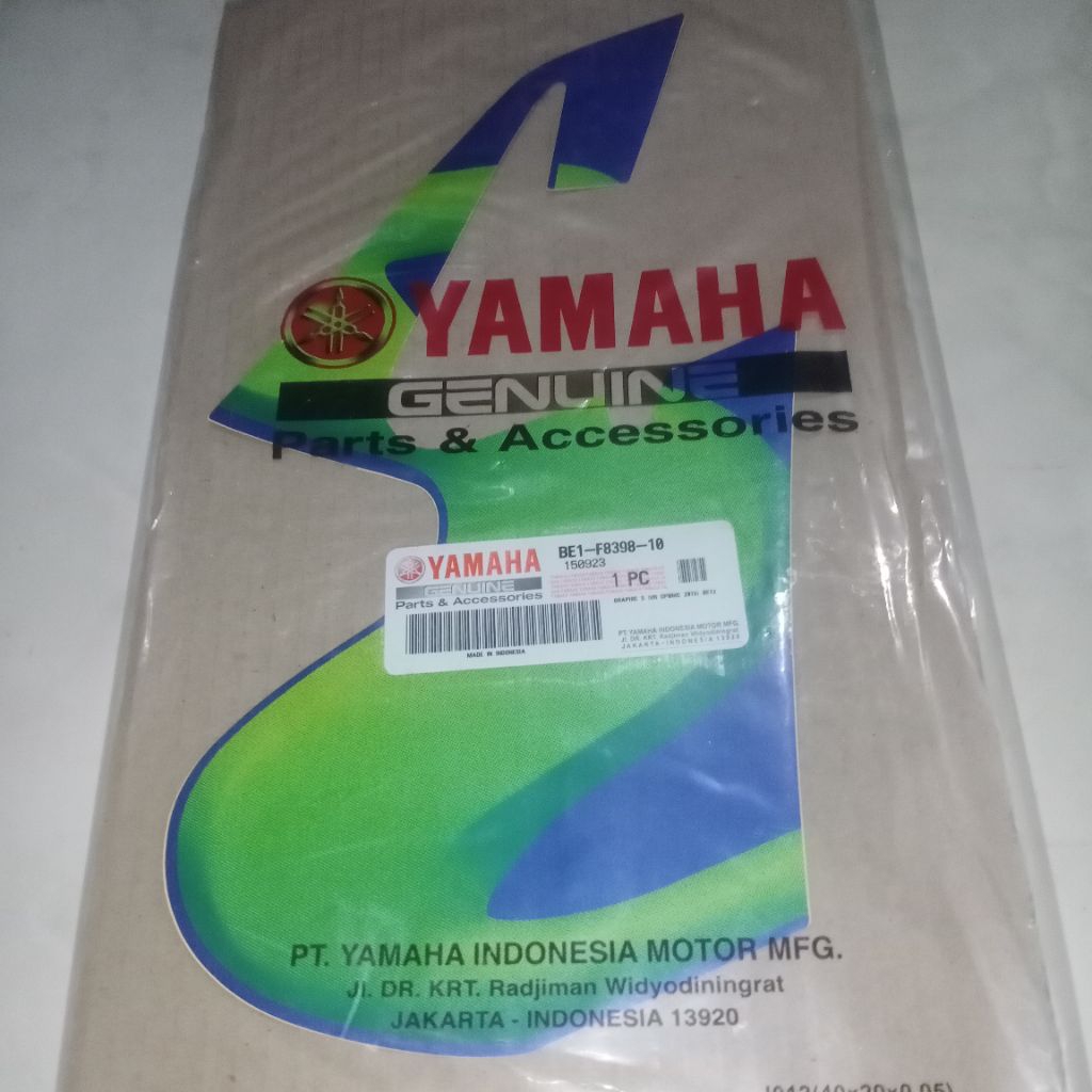 BE1-F8398-10 lis stiker Kiri LH 1bh Logo M Movistar Yamaha Aerox 125 LC 2016 ori YGP