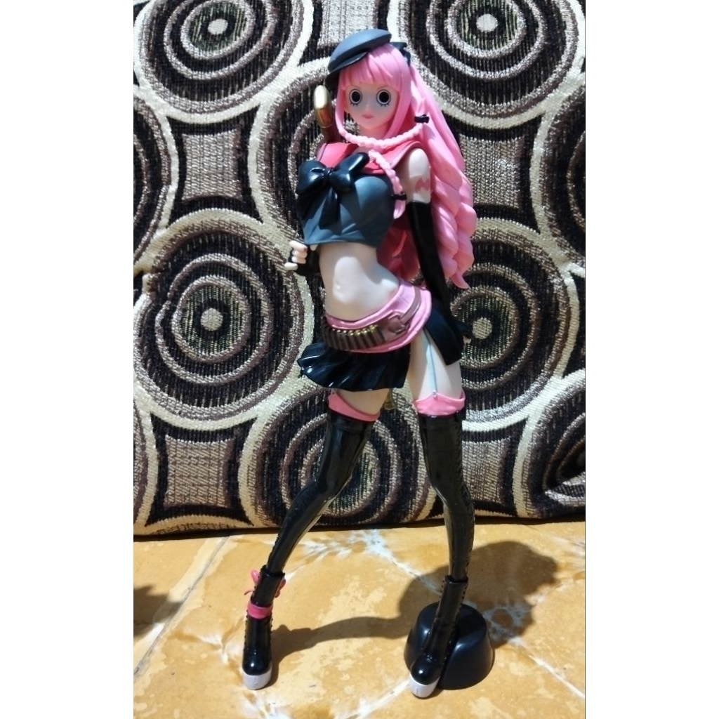 Figure Perona Flaight Diamond Ship