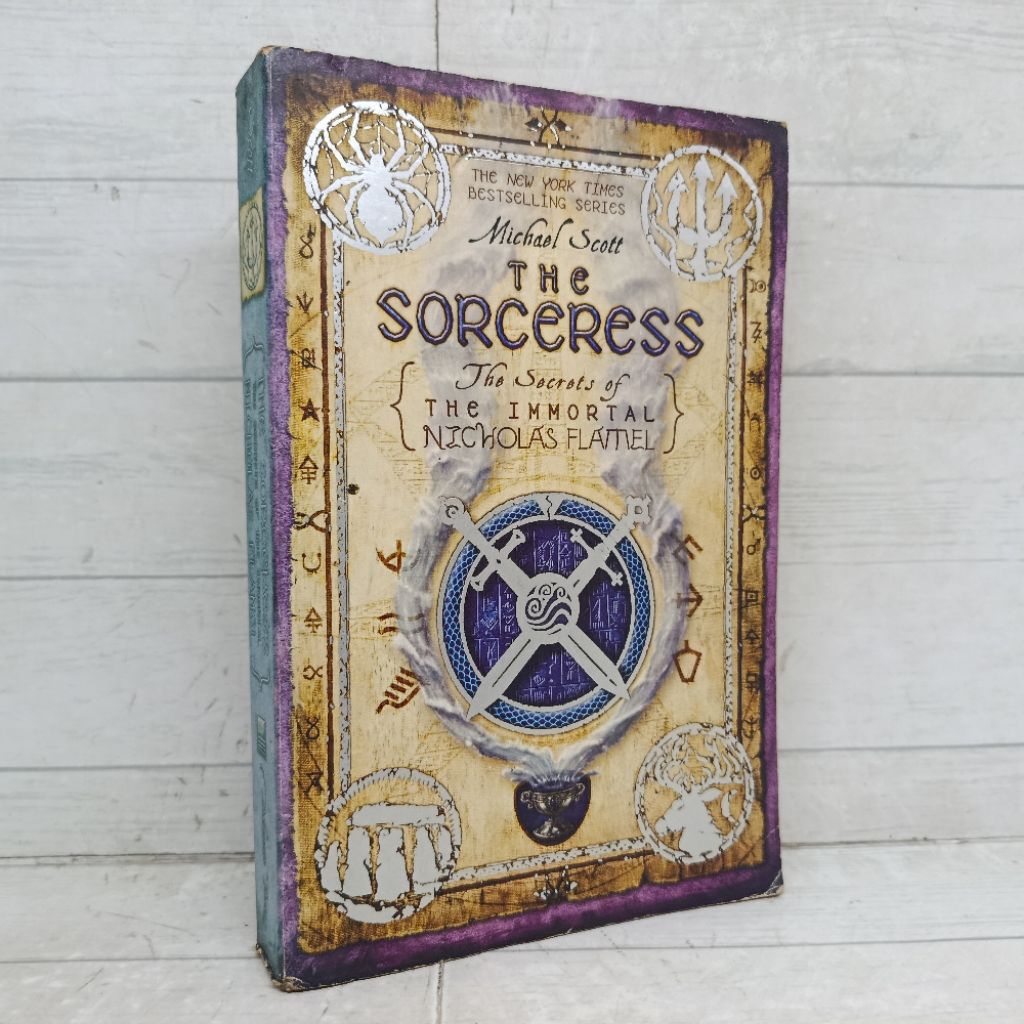 Novel Michael Scott the Sorceress Sofcover