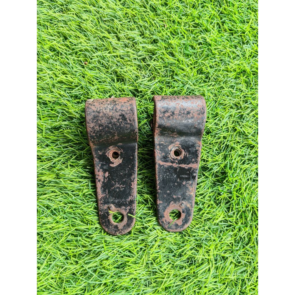 Kupingan lampu / breket lampu depan yahamaha dt100 original copotan