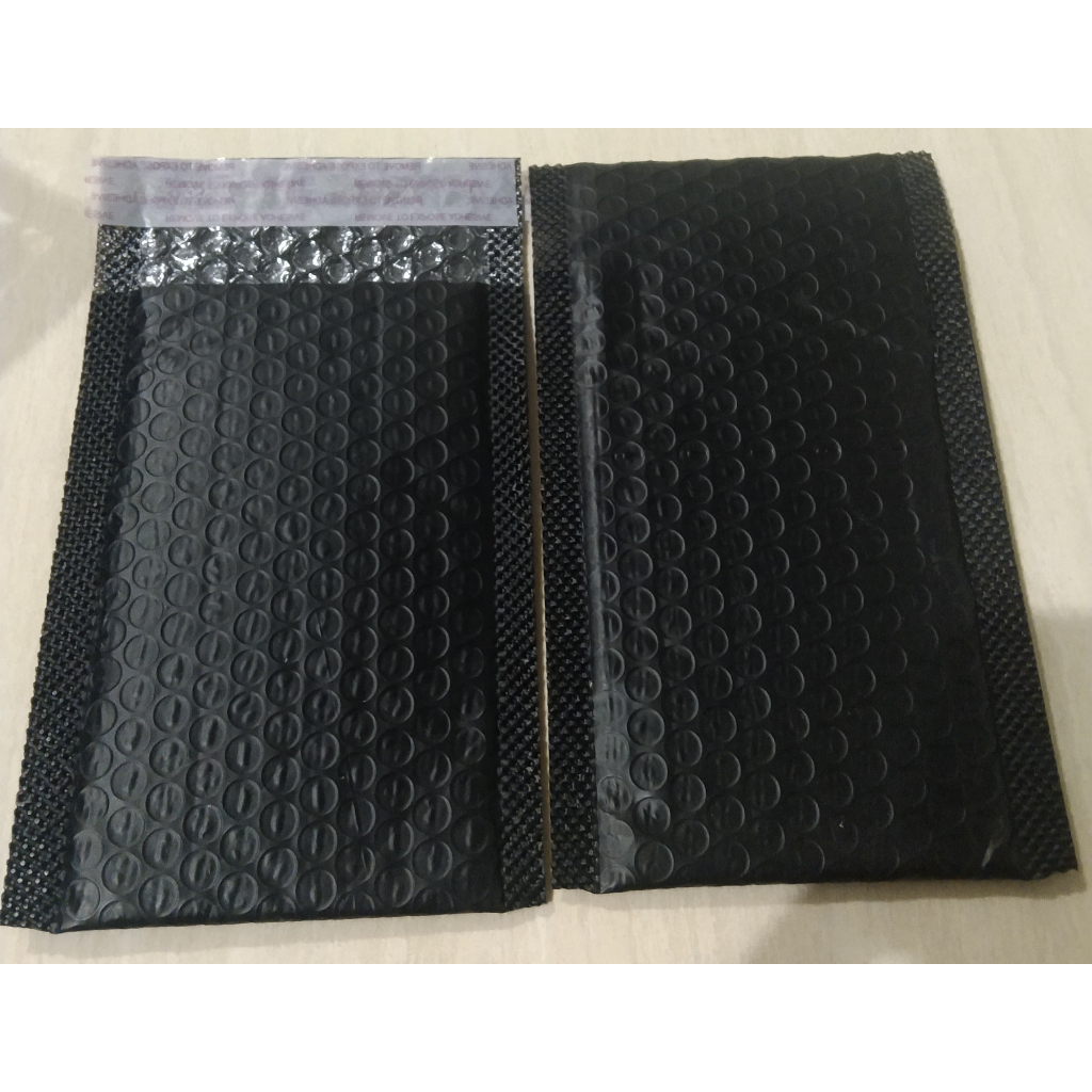 

Bubble Mailer/ Amplop Bubble Ukuran 11x19cm Warna Hitam Jual PerPcs