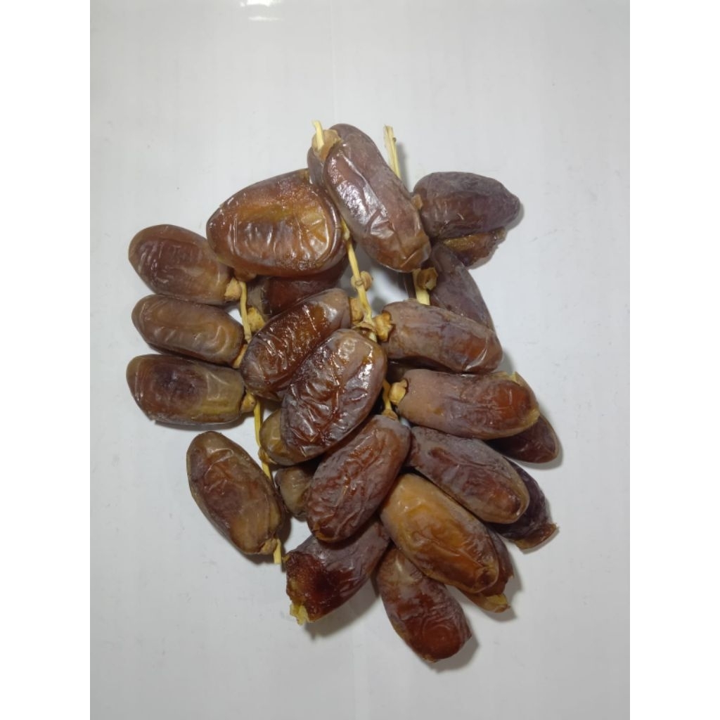 

Kurma Tunisia Tangkai Premium Kemasan 5Kg Kurma Palm