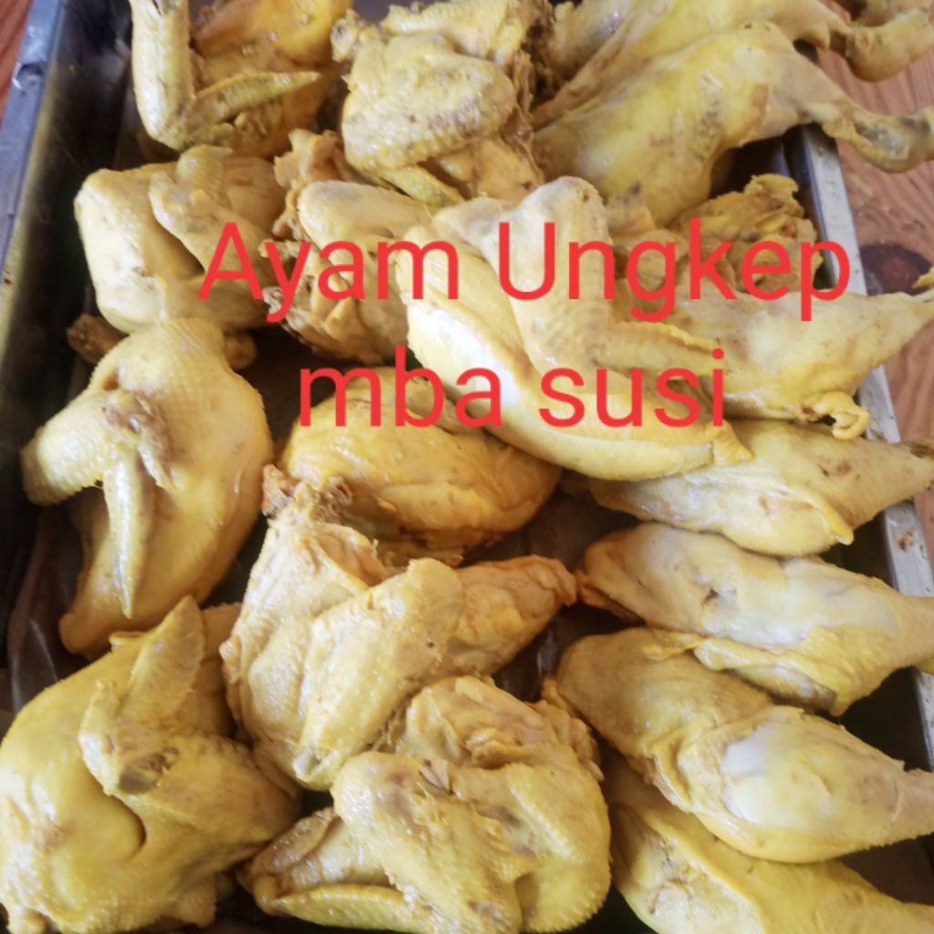 

Ayam ungkep bumbu kuning per potong ( bobot ayam hidup 1 kg)