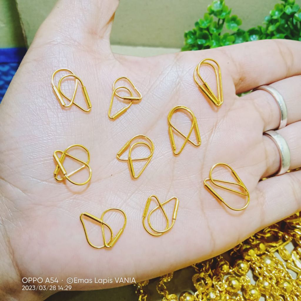 Anting tindik bayi berlapis emas