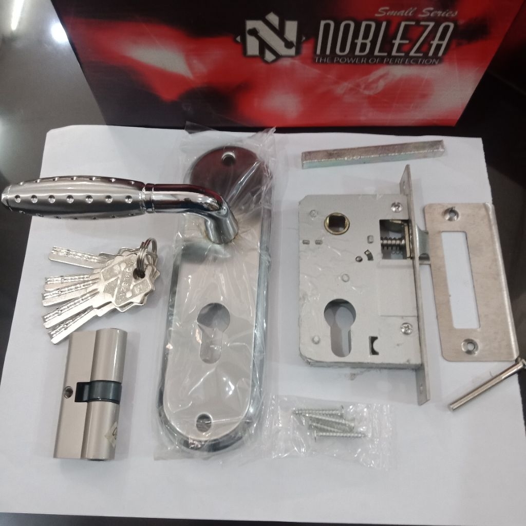 Handle Pintu set Nobleza Oktans 1649