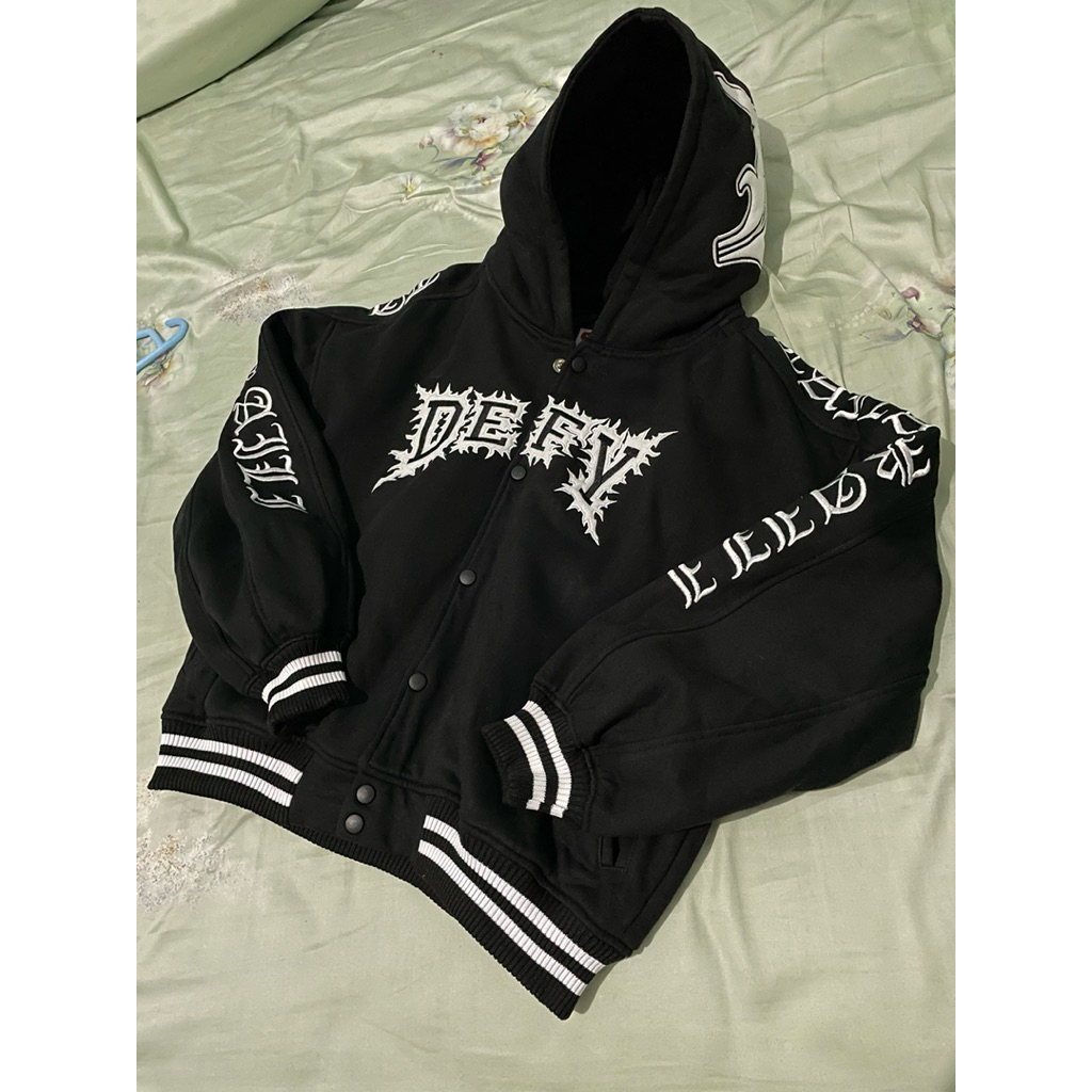 Jaket Varsity Defy Hardcore