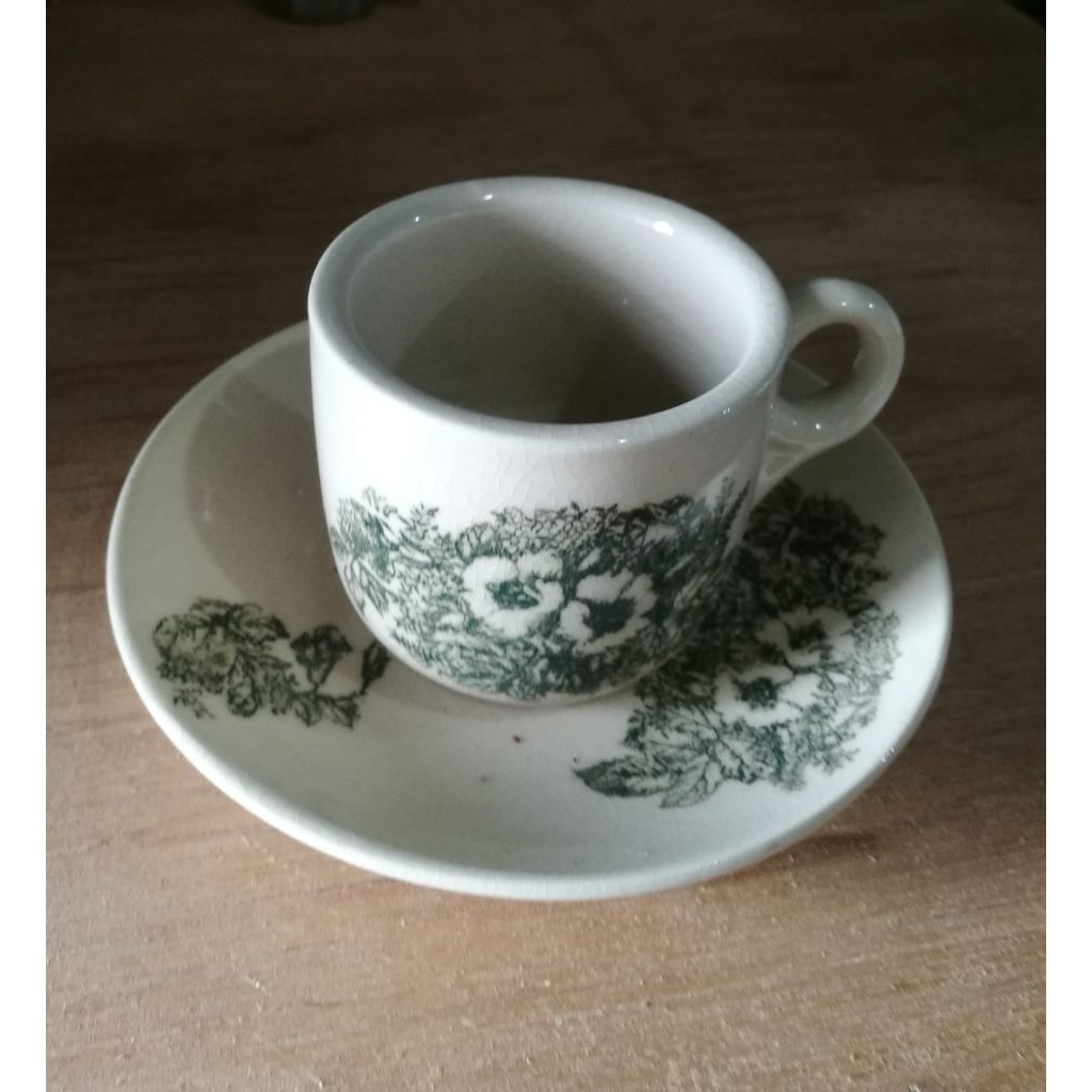 Cangkir Kopi Vintage Motif Bunga Hijau – Keramik Jadul
