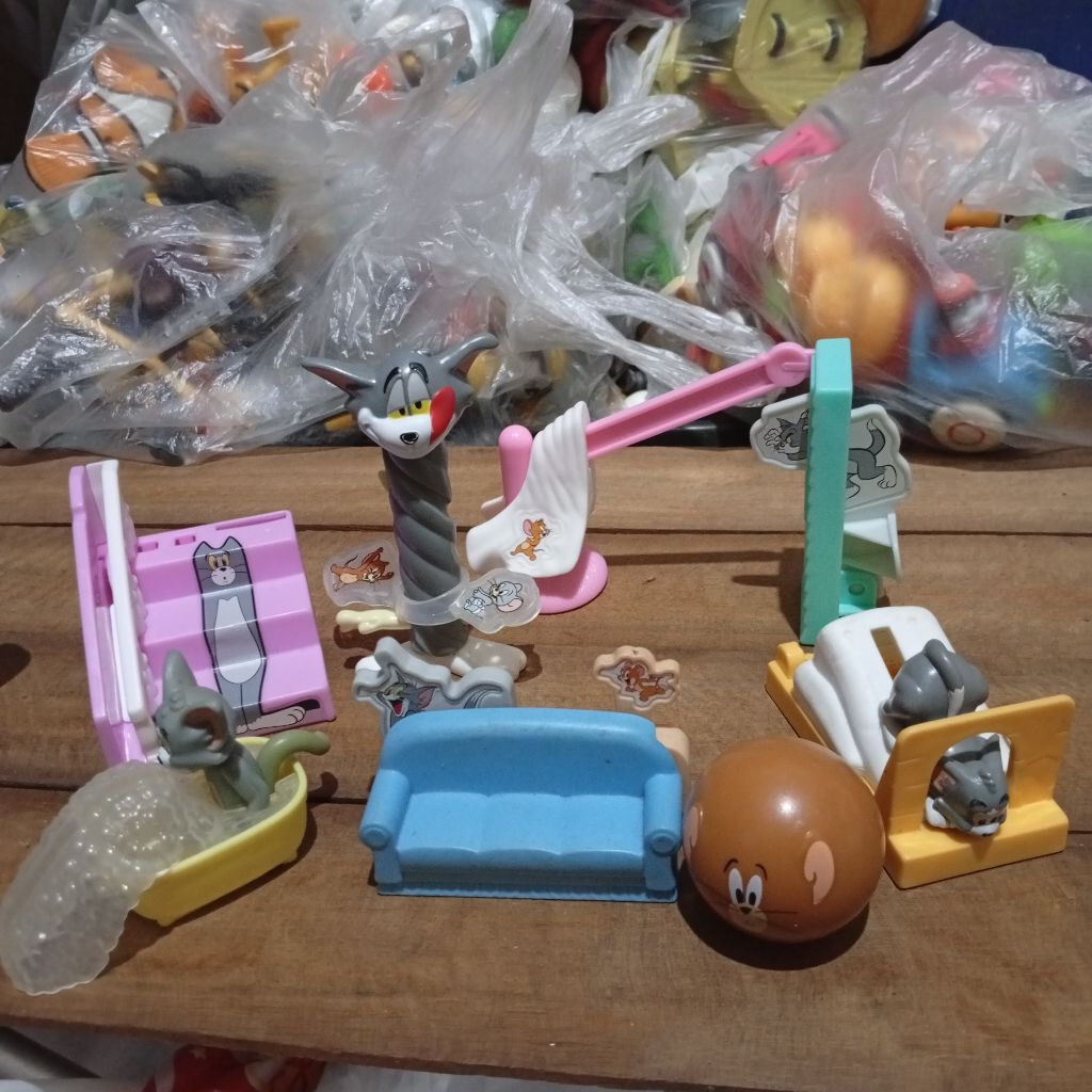 happy meal toys tom and jerry 2023 set