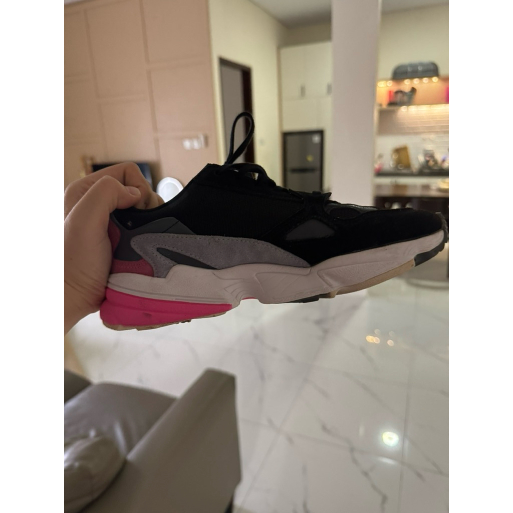 adidas falcon