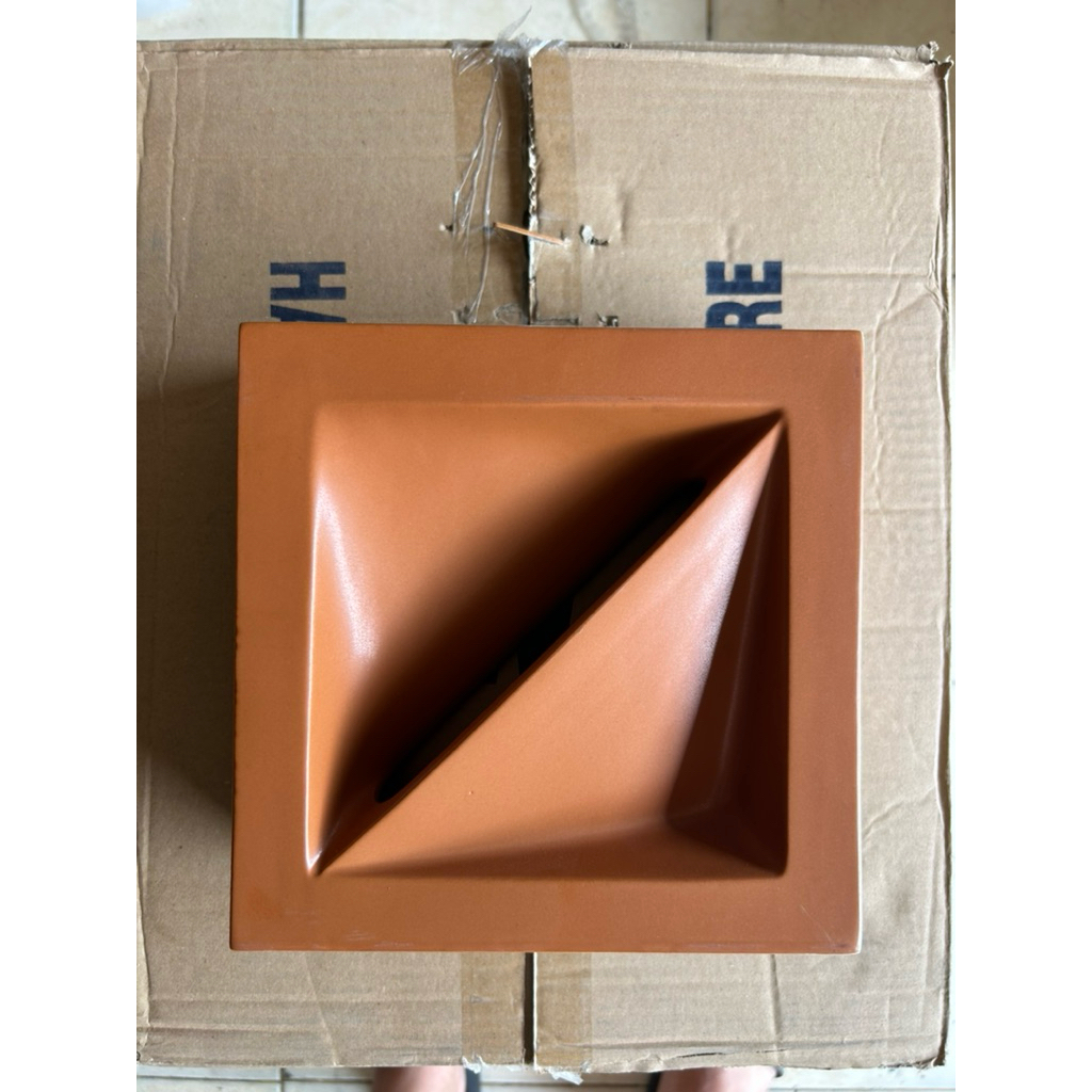 Roster / Loster Keramik Trisensa / Lubang Angin 20 x 20 TERRACOTA