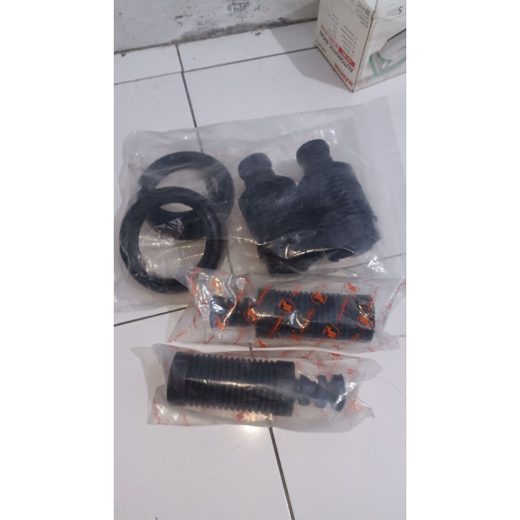 karet boot shock mobil soluna
