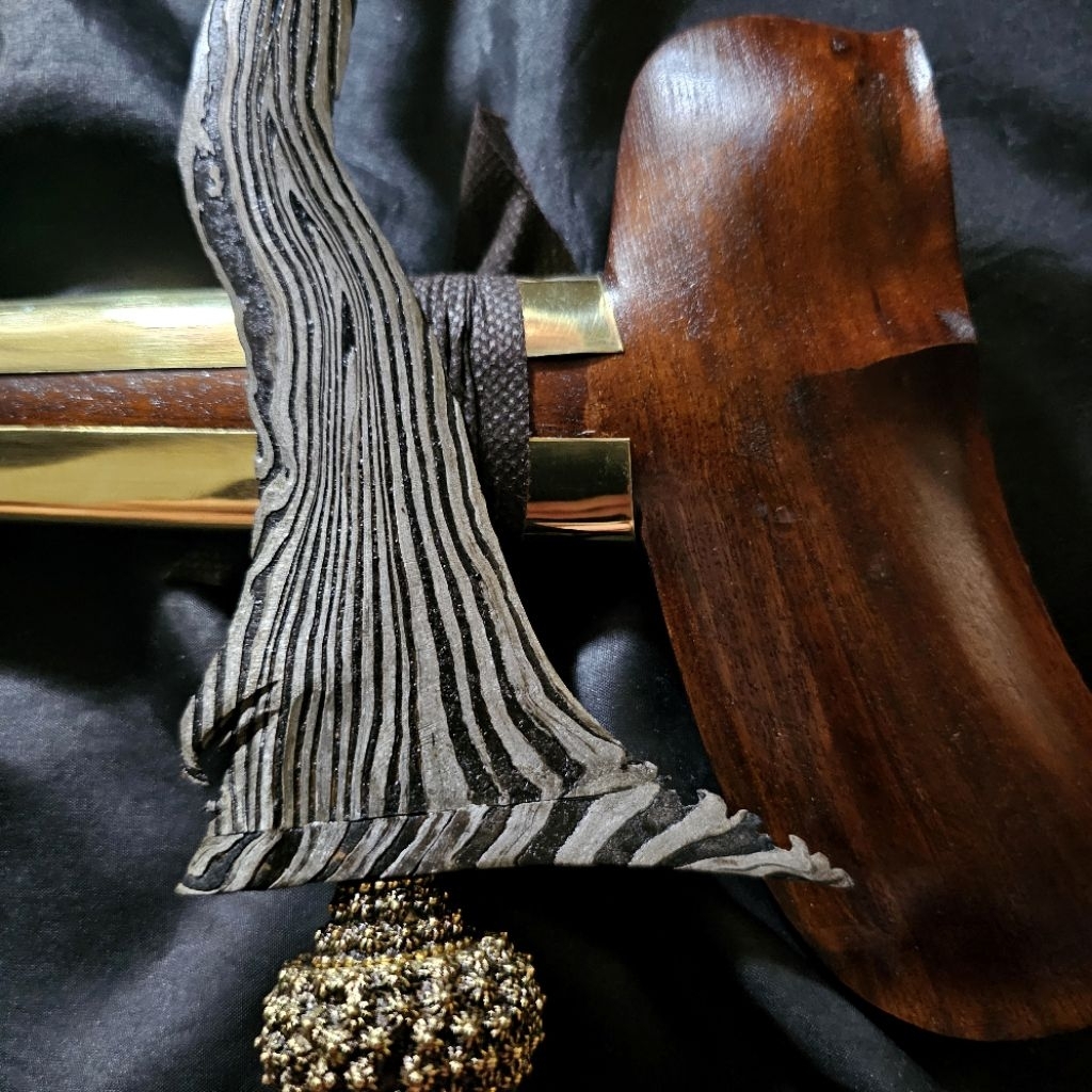 Keris Carita Gandu  Luk 11 Pamor Junjung Derajat