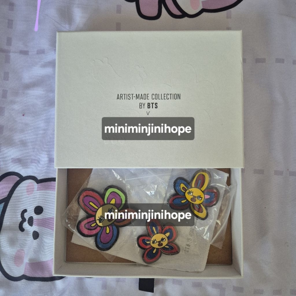 [READY] BTS V MADE BY ARTIST - BROOCH FLOWER
