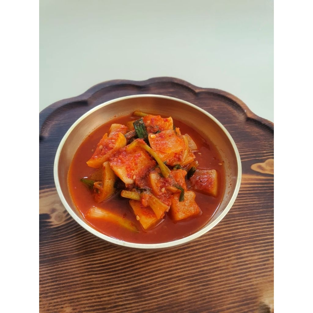 

Kkakdugi Kimchi (Kimchi Lobak) by GayaKimchi