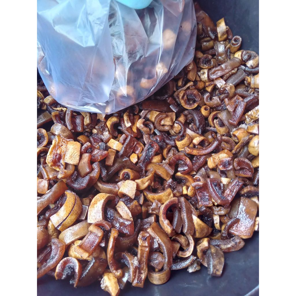 

KERUPUK KULIT BABI MENTAH/ KERUPUK KULIT BABI SIAP GORENG/ KERUPUK KULIT BABI MENTAH 250g/ CEMILAN KERUPUK KULIT BABI