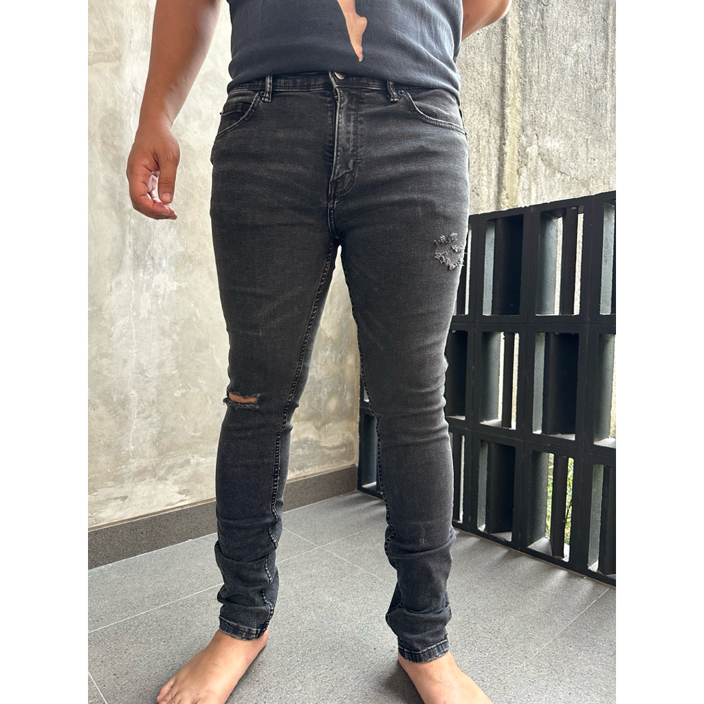 PRELOVED [ORIGINAL STORE] PULL & BEAR celana panjang jeans denim skinny warna hitam / black pria cow