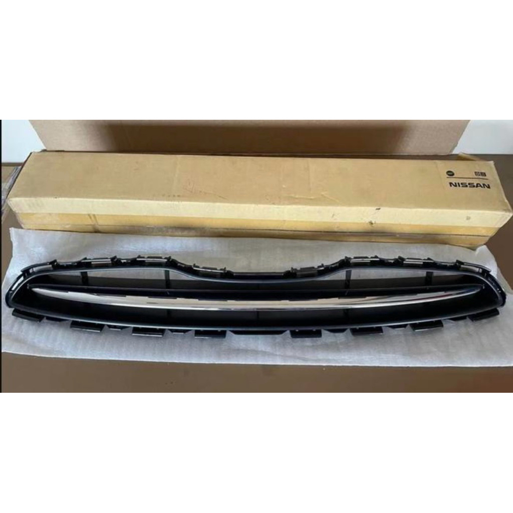 Grill NISSAN MARCH 2010-2013 original