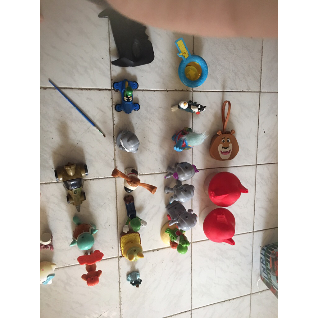 mainan mcd dan ganci :3