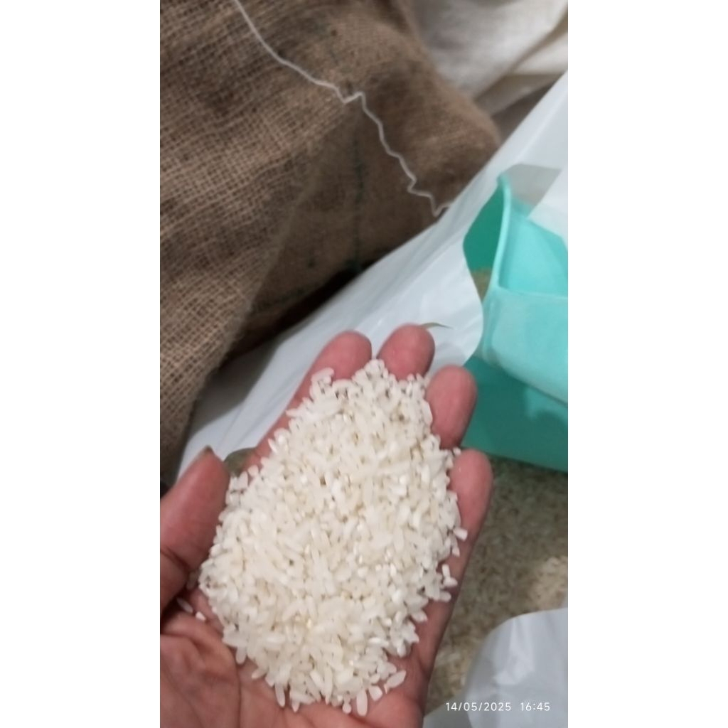

Beras berkualitas 1 kg