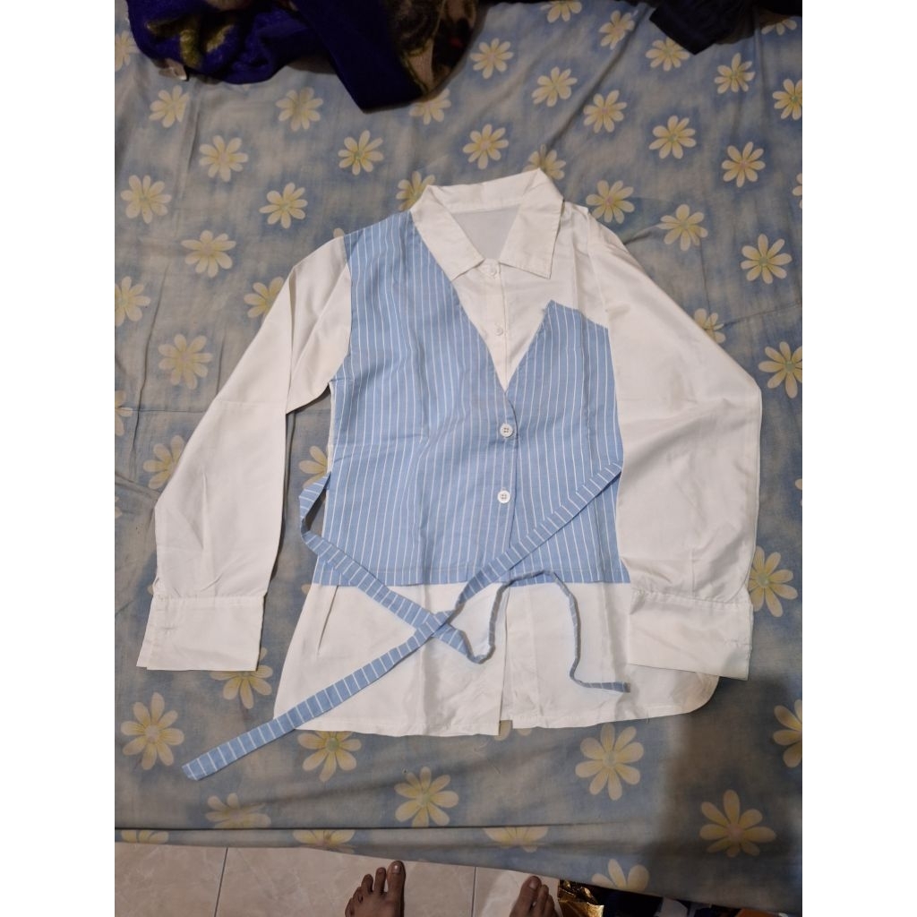 Kemeja putih biru garis garis untuk wanita