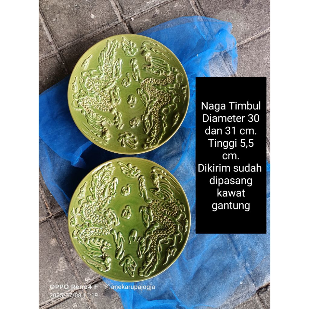 Diameter 30 cm an 2 buah piring keramik lukis naga timbul hijau celadon saladon pajangan dinding