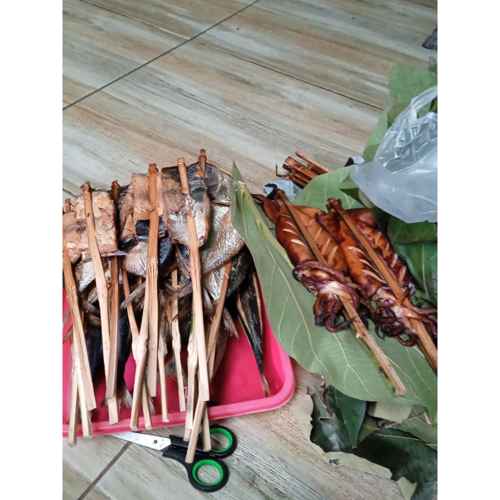 

ikan asap dan cumi asap