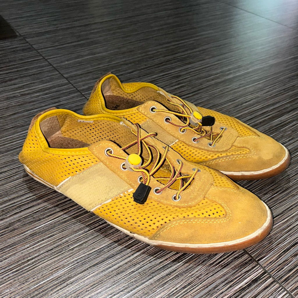 [ PRELOVED ] Sepatu Pria CLARKS kuning ( SIZE 46 )