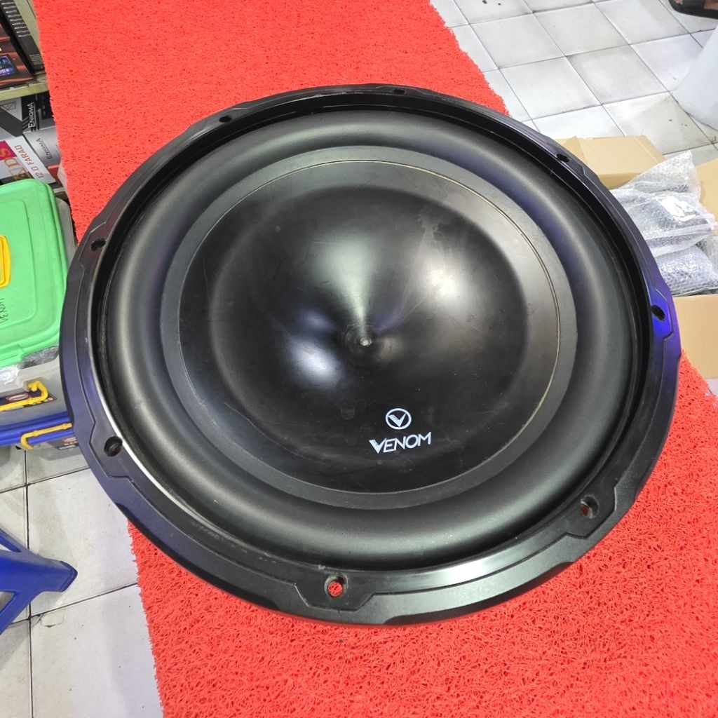 Subwoofer VENOM VERTIGO VT-12 Subwoofer VENOM 12 in