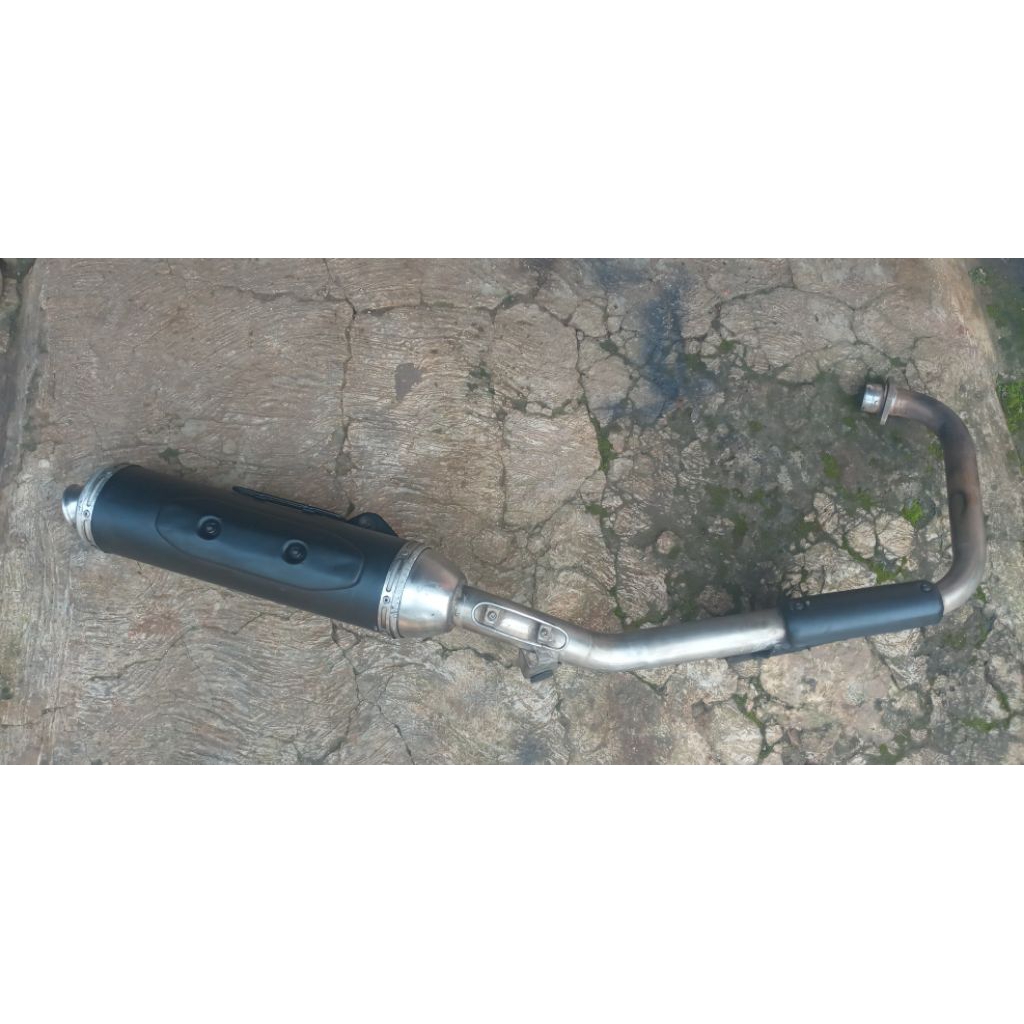 knalpot motor pulsar 220 cc.masih standar.