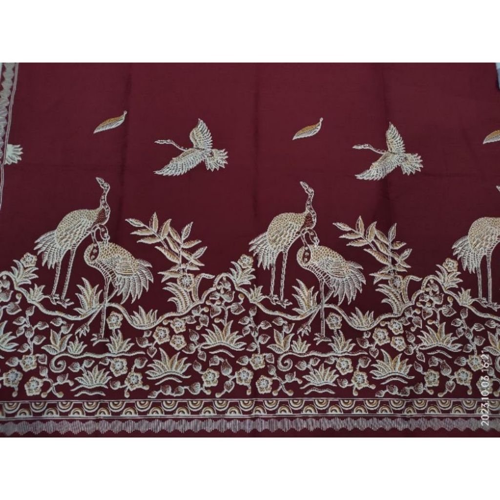 kain batik motif bangau terbang merah maroon