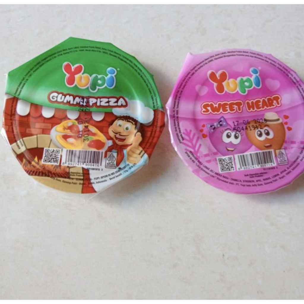 

Yupi gummi pizza / sweet heart 12 gr permen enak lembut 12 gram jajanan anak anak 1box isi 12 pcs sweet heart
