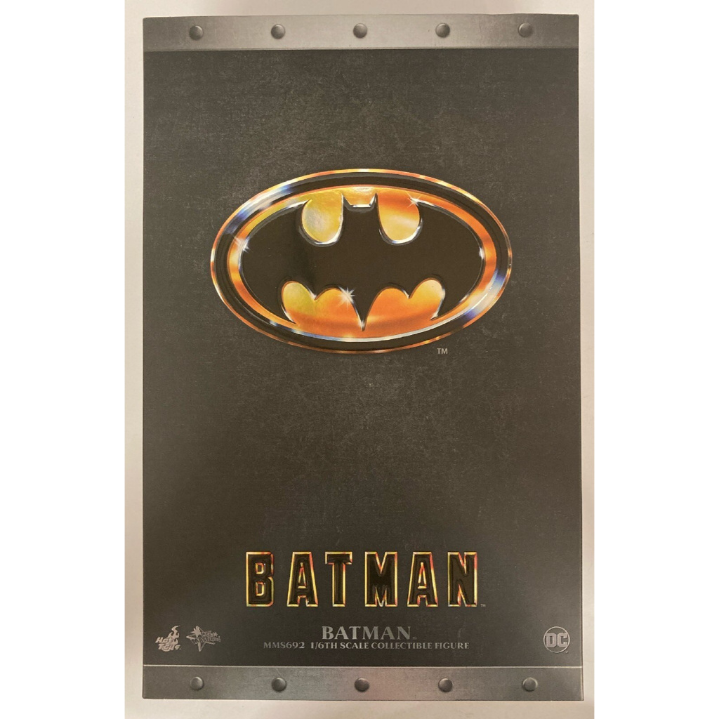 Hot Toys MMS 692 Batman - Batman