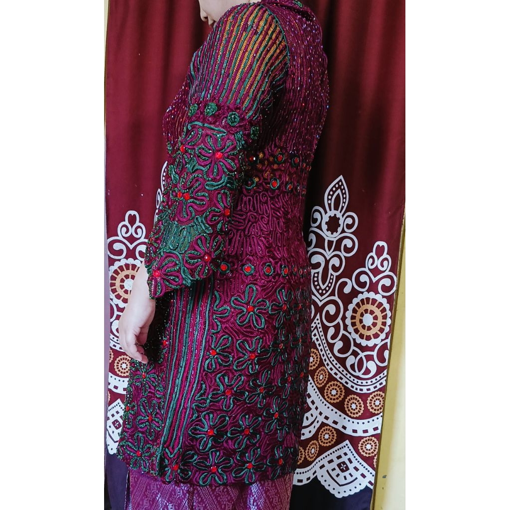 Kebaya Sulam Usus Lampung