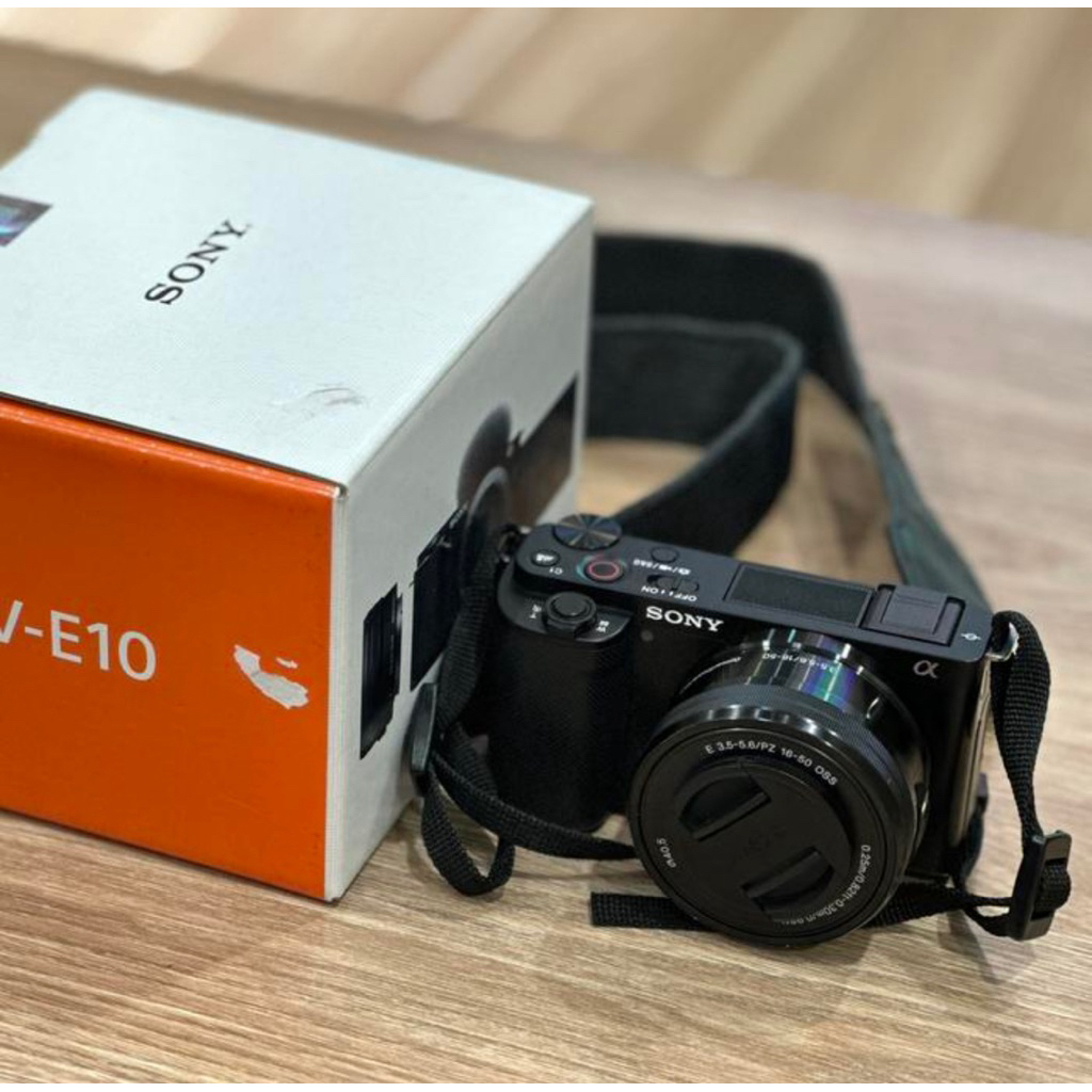 Sony ZV E10 Kit 16-50 mm Mirrorless Camera Second Kamera Vlog Bekas Hitam Like new (Bukan Canon Fuji