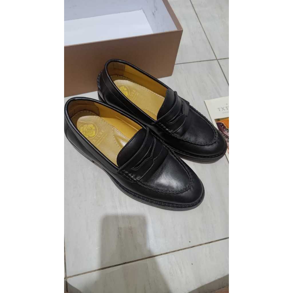 Sepatu TXTURE Penny Loafers Size 41.5 Mint Condition
