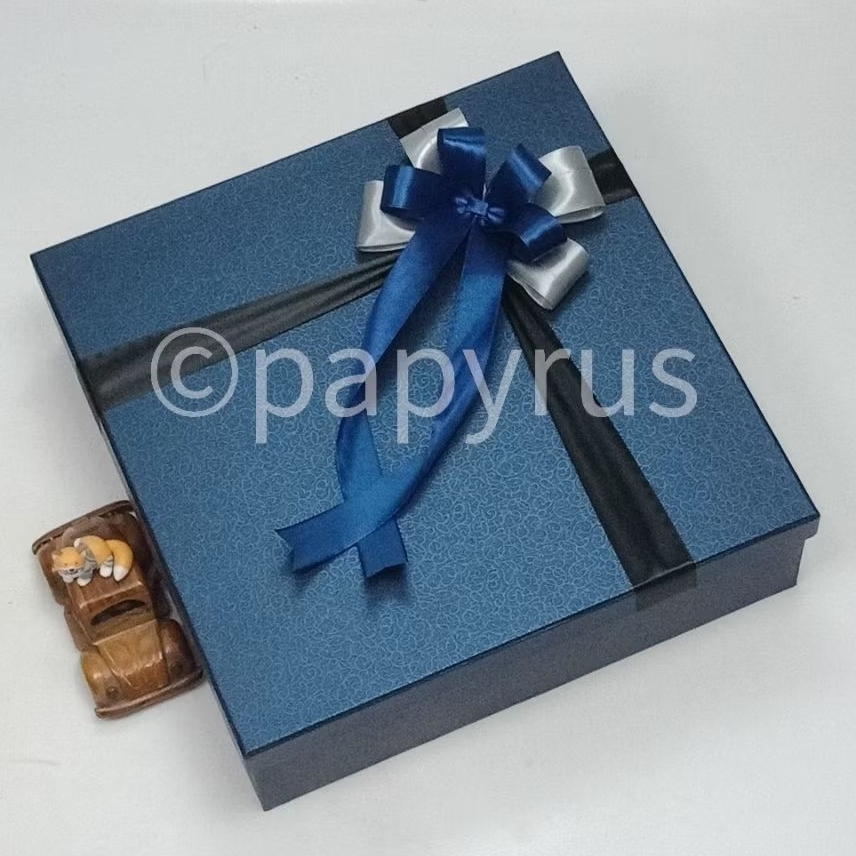 

PAPYRUS 35x35 Tinggi 10cm Kotak Kado Gift Box Hadiah V3