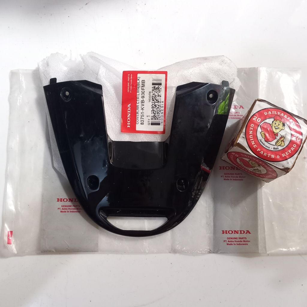 COVER TAIL SAMBUNGAN BODY BELAKANG BAWAH HITAM HONDA VARIO 110 KARBU OLD ORIGINAL AHM 83751-KVB-930F