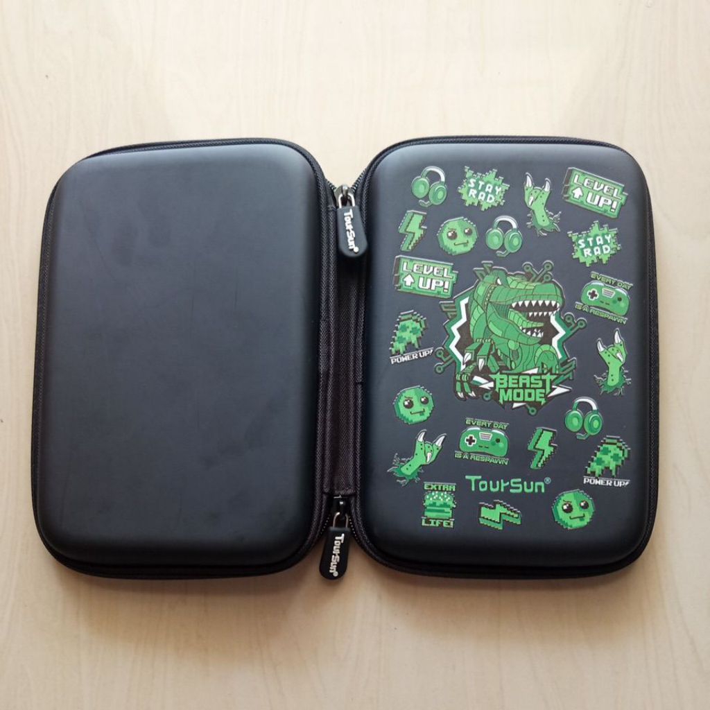 

Toursun pencil hardcase motif cowo