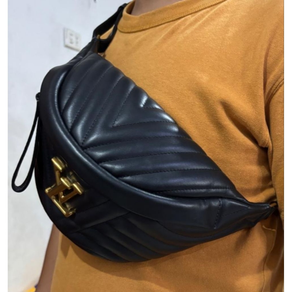 waist bag LV
